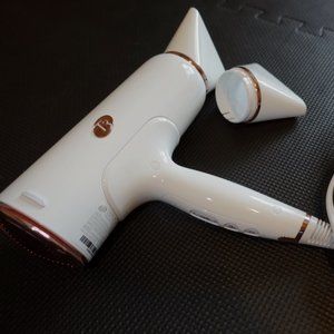 T3 Cura Professional Digital Ionic Hair Dryer